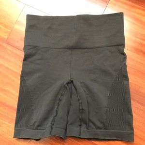 Lululemon compression shorts great for training 6